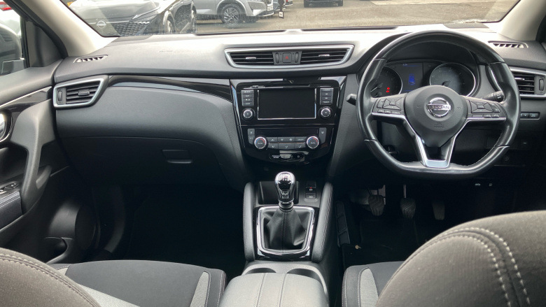 Nissan Qashqai 1.3 DiG-T Acenta Premium 5dr Petrol Hatchback